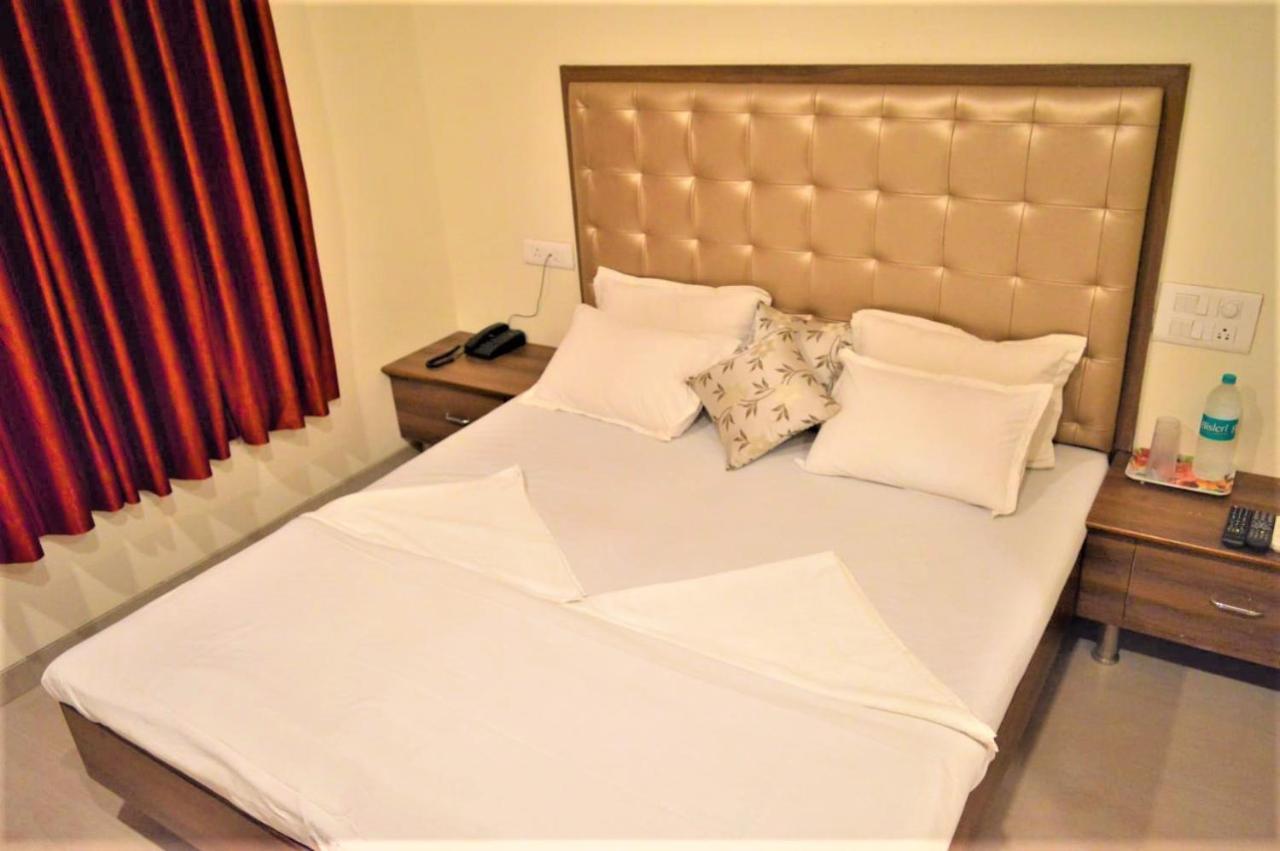 Hotel Visau,Shirdi Eksteriør billede