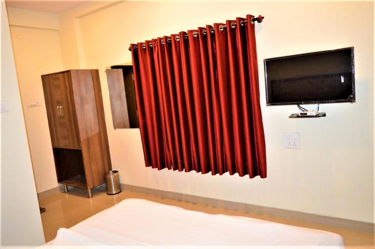 Hotel Visau,Shirdi Eksteriør billede