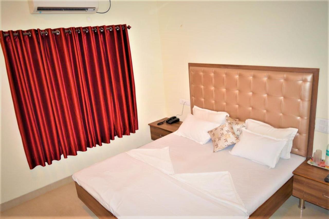 Hotel Visau,Shirdi Eksteriør billede