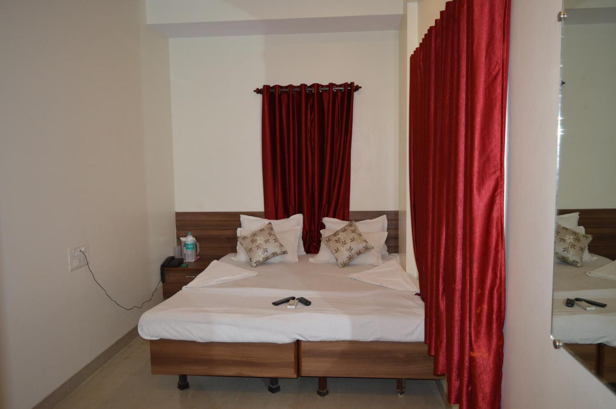 Hotel Visau,Shirdi Eksteriør billede